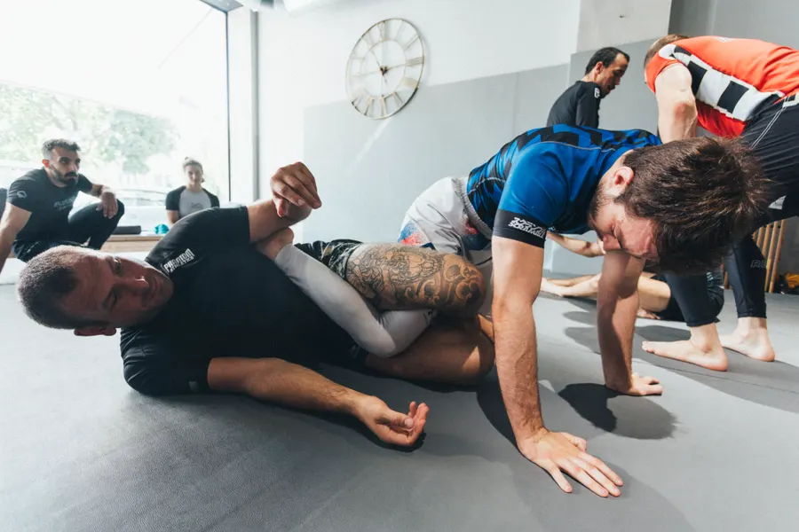 Grappling-Training auf der Matte